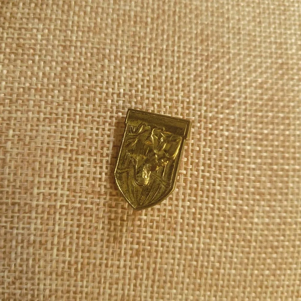 Vintage Italy Gold Tone Last Supper Religious Pin Small One Size Cottagecore